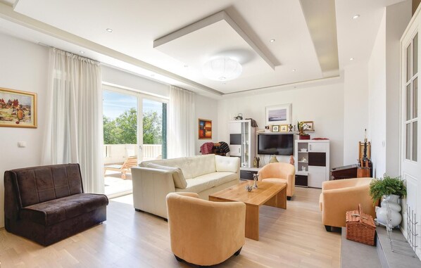 Smart TV, futbolito y tenis de mesa 