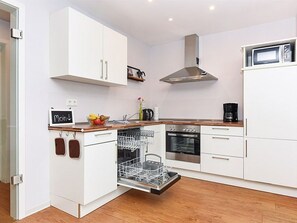 Køleskab, mikrobølgeovn, ovn, opvaskemaskine