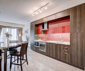 Deluxe Apartment | In-room dining