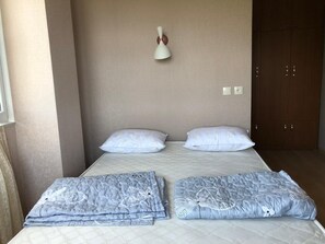 5 chambres, fer et planche à repasser, Wi-Fi, draps fournis