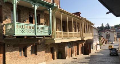 Hotel mit 5 Schlafzimmern, 5 BĂ€dern, KĂŒche, Lounge + Balkon mit toller Aussicht