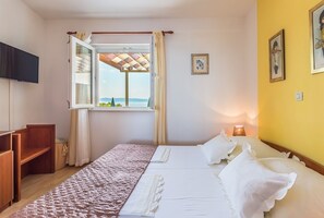 1 slaapkamer, een strijkplank/strijkijzer, wifi, beddengoed