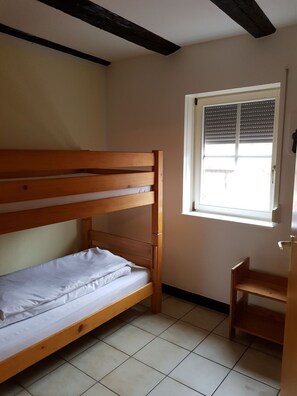 2 bedrooms, iron/ironing board, travel cot, free WiFi