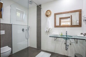 Dusche, Haartrockner, Handtücher
