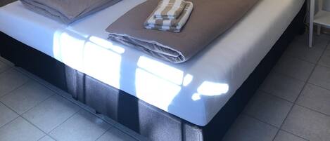 1 室のベッドルーム、WiFi、ベッドシーツ