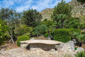Property grounds - Villa Piedra with Fantastic Garden, Pool, Mountain View, Air Conditioning & Wi-Fi; Parking Available (Pollensa)