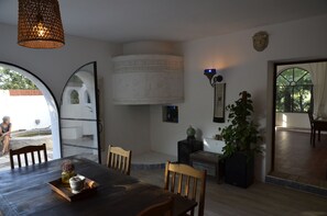 Dining - Newly renovated, 10 minutes from the beach and Capoliveri (capoliveri)