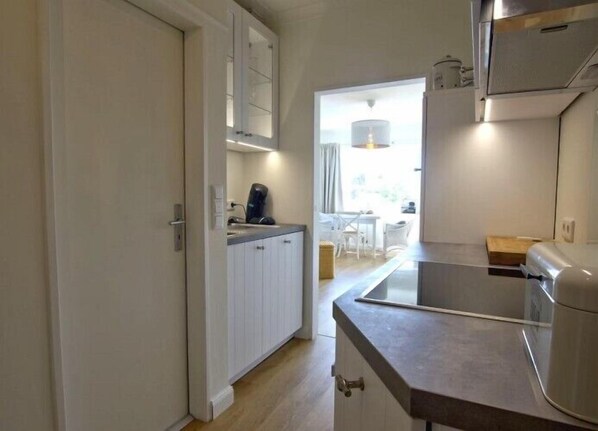 Réfrigérateur, four, plaque de cuisson, lave-vaisselle