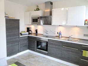 Kühlschrank, Mikrowelle, Ofen, Geschirrspüler