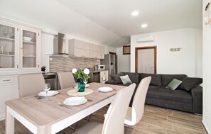 Interior - 4 bedroom stunning home in Neoric (Neoric)