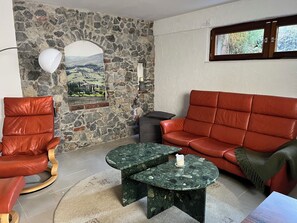 Smart-TV, Kamin, Bücher