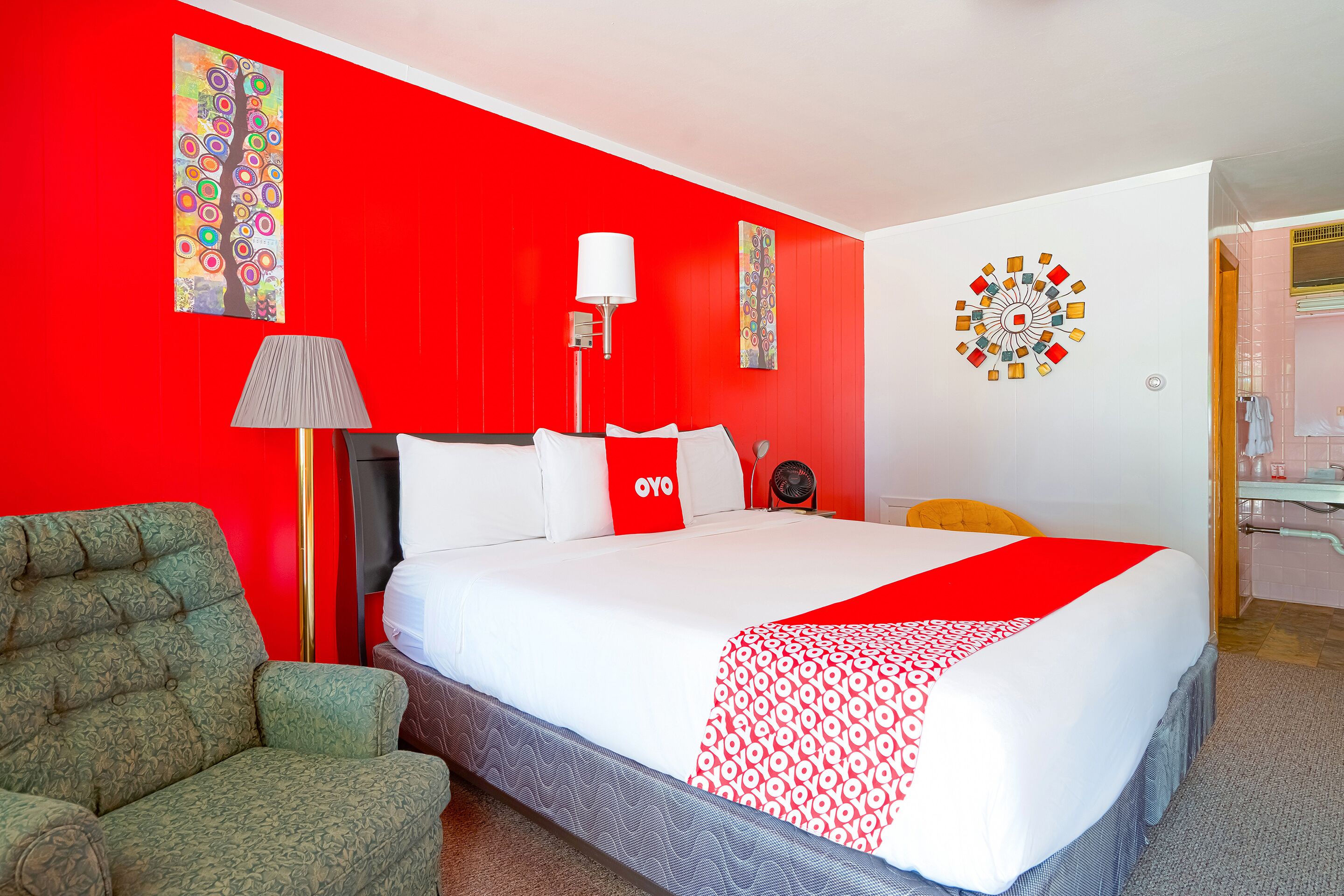 Room, 1 King Bed | Desk, iron/ironing board, free WiFi, bed sheets