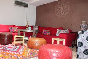 Daily continental breakfast (EUR 5 per person) - Ahlenbeek (Marrakech)