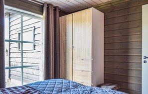 4 bedrooms, free WiFi, bed sheets