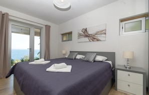3 quartos, berço de viagem, Wi-Fi de cortesia, roupa de cama
