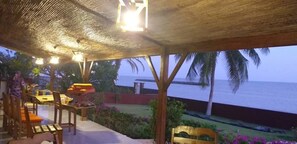 Outdoor dining - Les tennis villa 10 (Mbour)