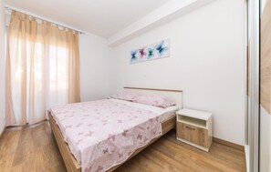 1 bedroom, free WiFi, bed sheets