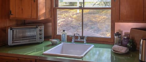 Studio Tradition (Room #7) | Cuisine privée | Mini réfrigérateur, cafetière/bouilloire, bouilloire électrique