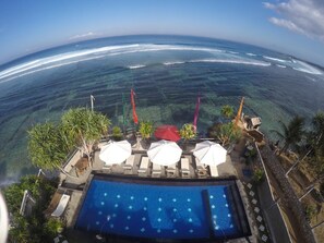 Outdoor pool, pool loungers - Twilight Ceningan (Ceningan Island)