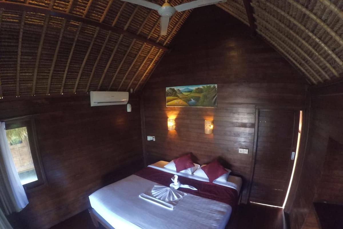 Standard Bungalow | 1 bedroom, in-room safe, desk, rollaway beds