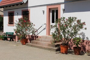 Unclassified image, 5 of 53, button