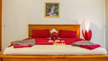 Deluxe Apartment, 2 Bedrooms, Kitchen, Pool View | 2 bedrooms, desk, free WiFi, bed sheets