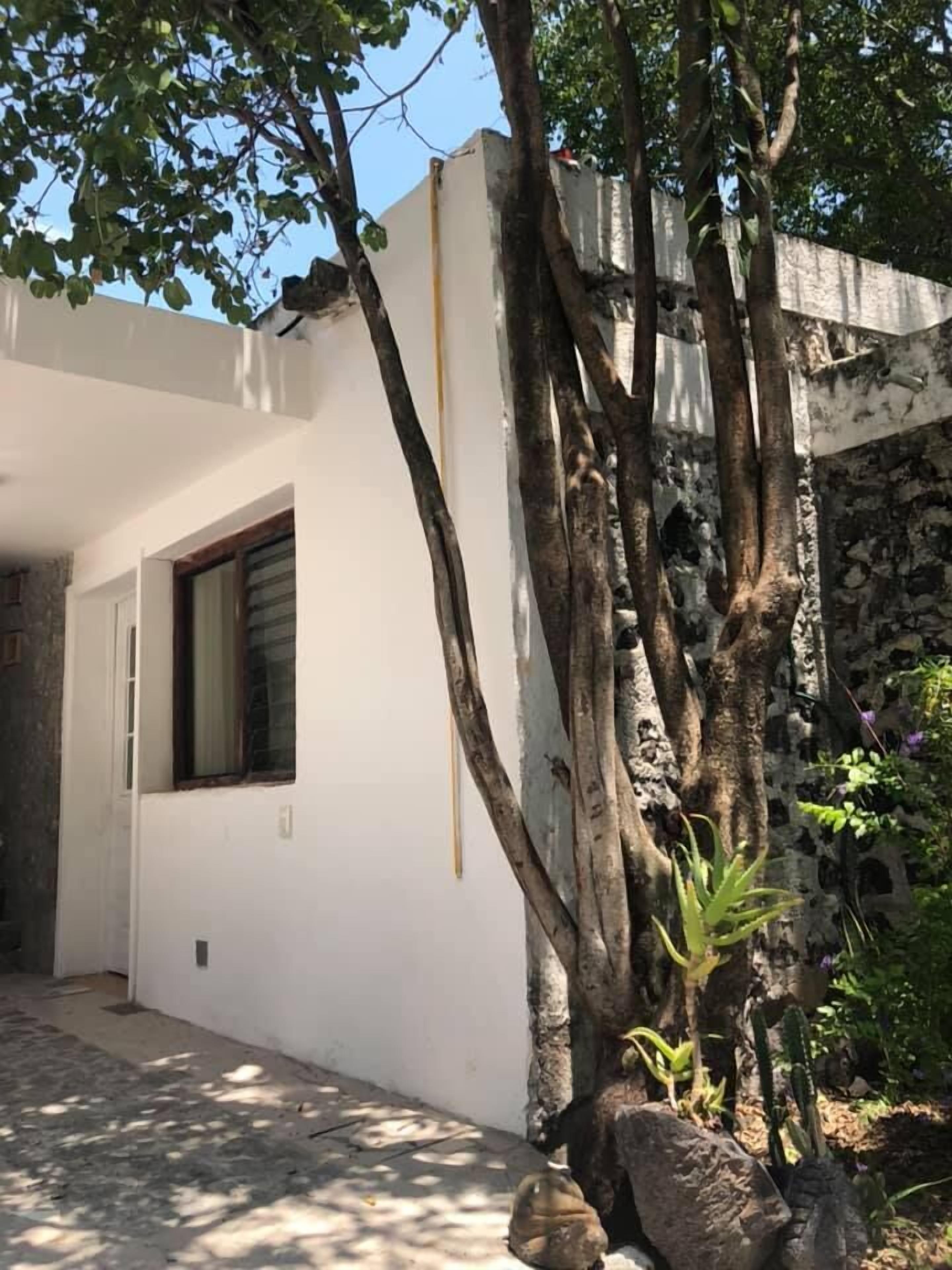 Vista frontal de la propiedad