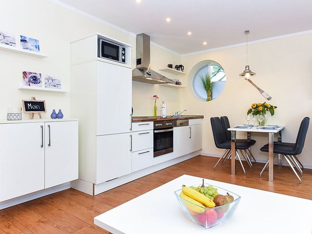 Réfrigérateur, four à micro-ondes, un four, lave-vaisselle