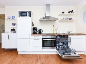 Kühlschrank, Mikrowelle, Ofen, Geschirrspüler