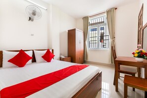 Individually decorated, individually furnished, desk, laptop workspace - Jupiter Hotel (Ho Chi Minh City)