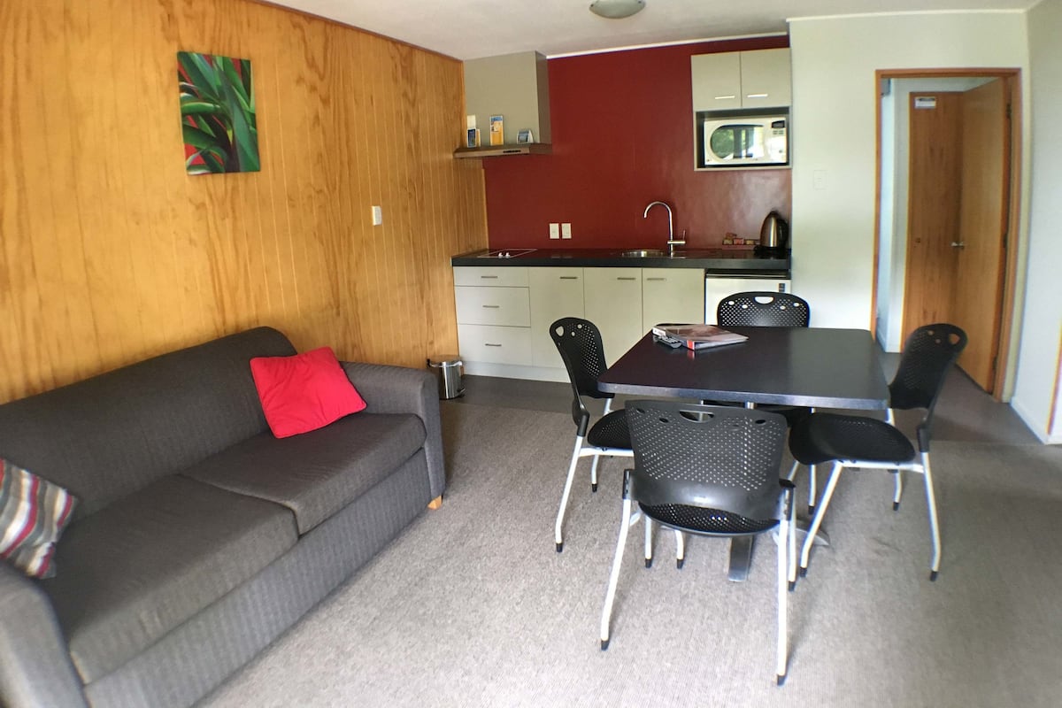 Motel 2 Bedroom Unit | Blackout drapes, iron/ironing board, cribs/infant beds, free WiFi