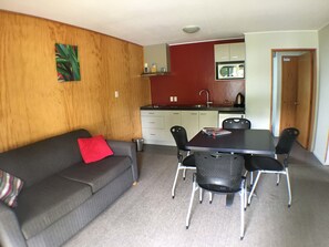 Motel 2 Bedroom Unit | Blackout drapes, iron/ironing board, cribs/infant beds, free WiFi - Omarama TOP10 Holiday Park (Omarama)