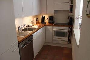 Réfrigérateur, four, plaque de cuisson, lave-vaisselle