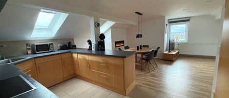 Refrigerador, microondas, horno, placa de cocina