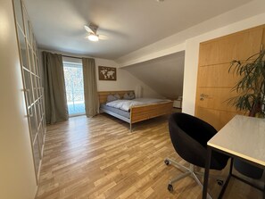 1 Schlafzimmer, Bügeleisen/Bügelbrett, Reisekinderbett, kostenloses WLAN