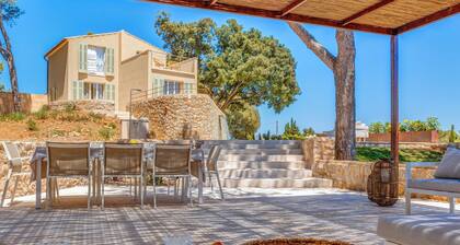 Modern Country House Sos Fuyes with Pool, Wi-Fi, Terrace and Mountain View