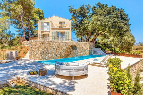 Modern Country House Sos Fuyes with Pool, Wi-Fi, Terrace and Mountain View