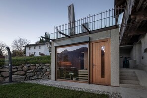 المنشأة من الخارج