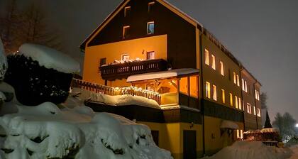 Acogedor apartamento en el último piso en Oberwiesenthal en las hermosas montañas de Ore
