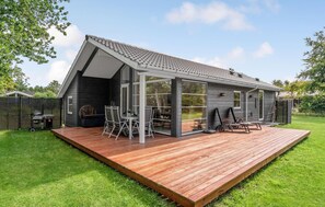 Outdoor dining - Gorgeous home in Gedser with WiFi (Gedser)