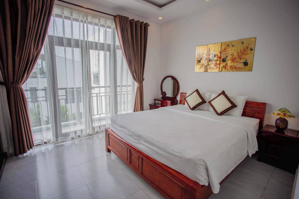 Basic Double Room | Laptop workspace, blackout drapes, soundproofing, iron/ironing board