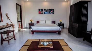 Dobbeltrom – panorama | Skrivebord for bærbar PC, blendingsgardiner og lydisolert