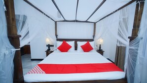Minibar, in-room safe, desk, iron/ironing board (on request) - OYO 355 Hotel Rohana (Kilinochchi)