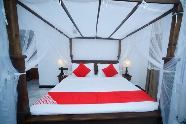 Deluxe Double Room | Minibar, in-room safe, desk, iron/ironing board - OYO 355 Hotel Rohana (Kilinochchi)