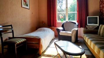 Free WiFi, bed sheets