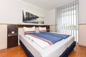 2 bedrooms, travel crib, WiFi