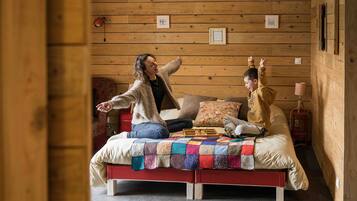 2 habitaciones, cuna de viaje, wifi gratis y ropa de cama