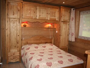 4 bedrooms, WiFi - Savoyard chalet LE CRIOU (SAMOENS)