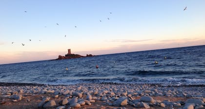 St RAPHAEL -STUDIO meublé classé 4* - 5mn à pied de la plage - superbe vue mer