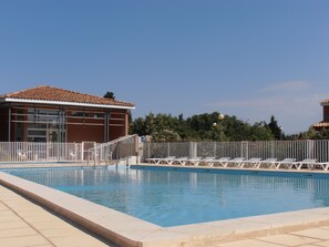 Piscine extérieure, piscine chauffée